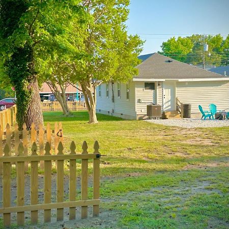 Cottage In Heart Of Colonial Beach, 7 Mins Walk To The Beach Exterior foto